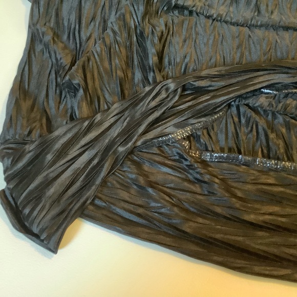 Torrid Crinkle Top Cap Sleeve Banded Low Back 2X - Picture 4 of 8